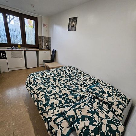 Studio Independant Et Bien Equipe Avec Veranda Commune Neuilly-sur-Marne Buitenkant foto