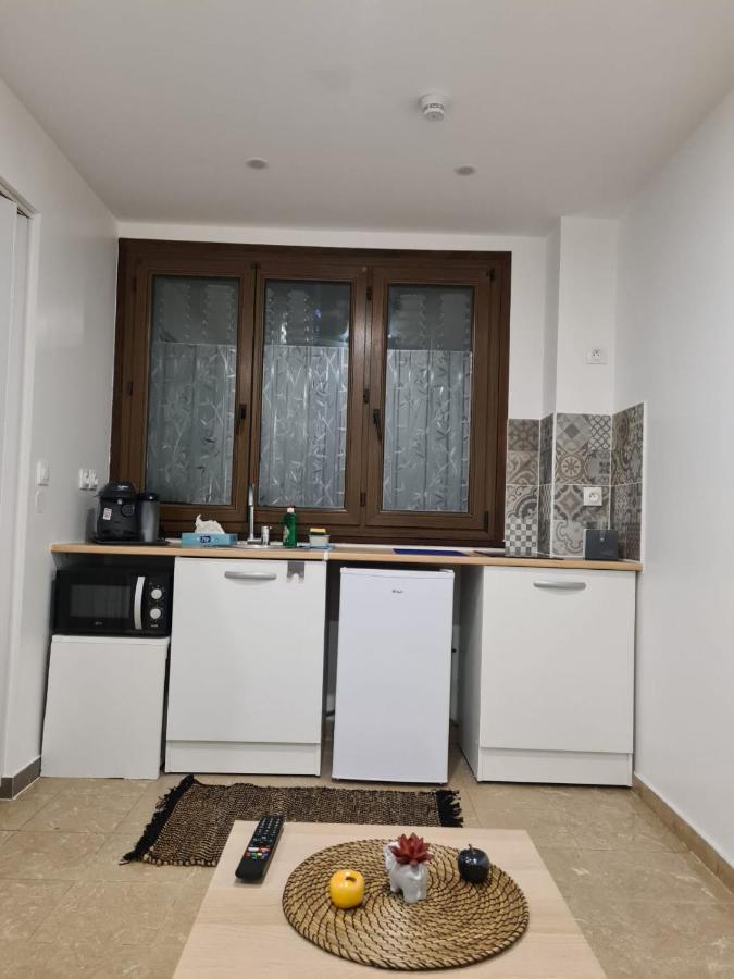 Studio Independant Et Bien Equipe Avec Veranda Commune Neuilly-sur-Marne Buitenkant foto